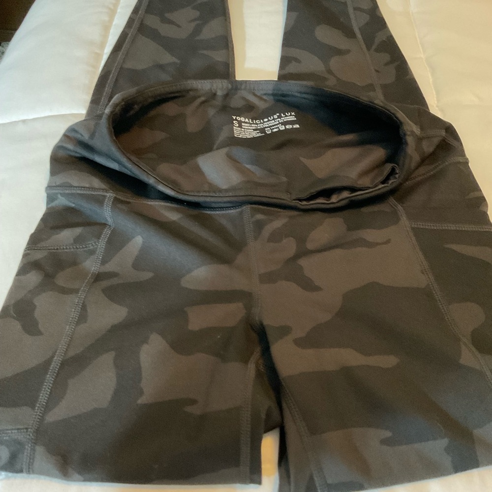 Yoga, licious, camouflage, leggings with pockets